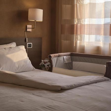 The White Building - Rooms Костермано Екстериор снимка