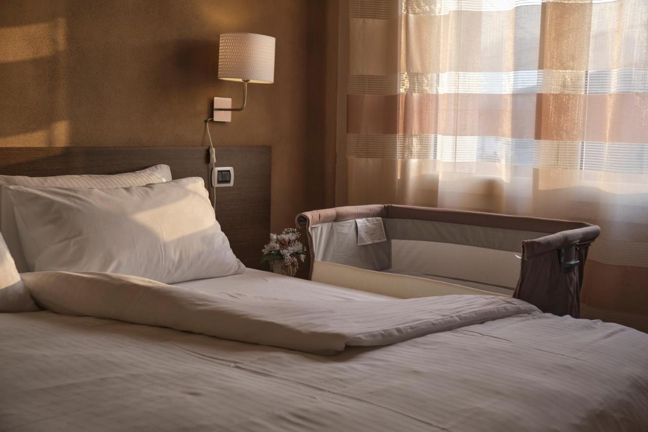 The White Building - Rooms Костермано Екстериор снимка