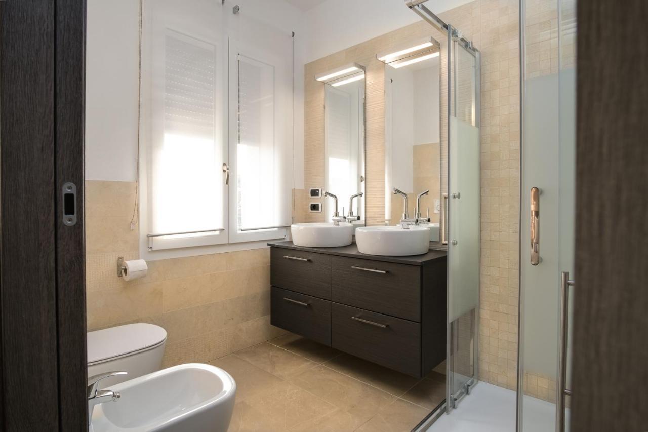 The White Building - Rooms Костермано Екстериор снимка