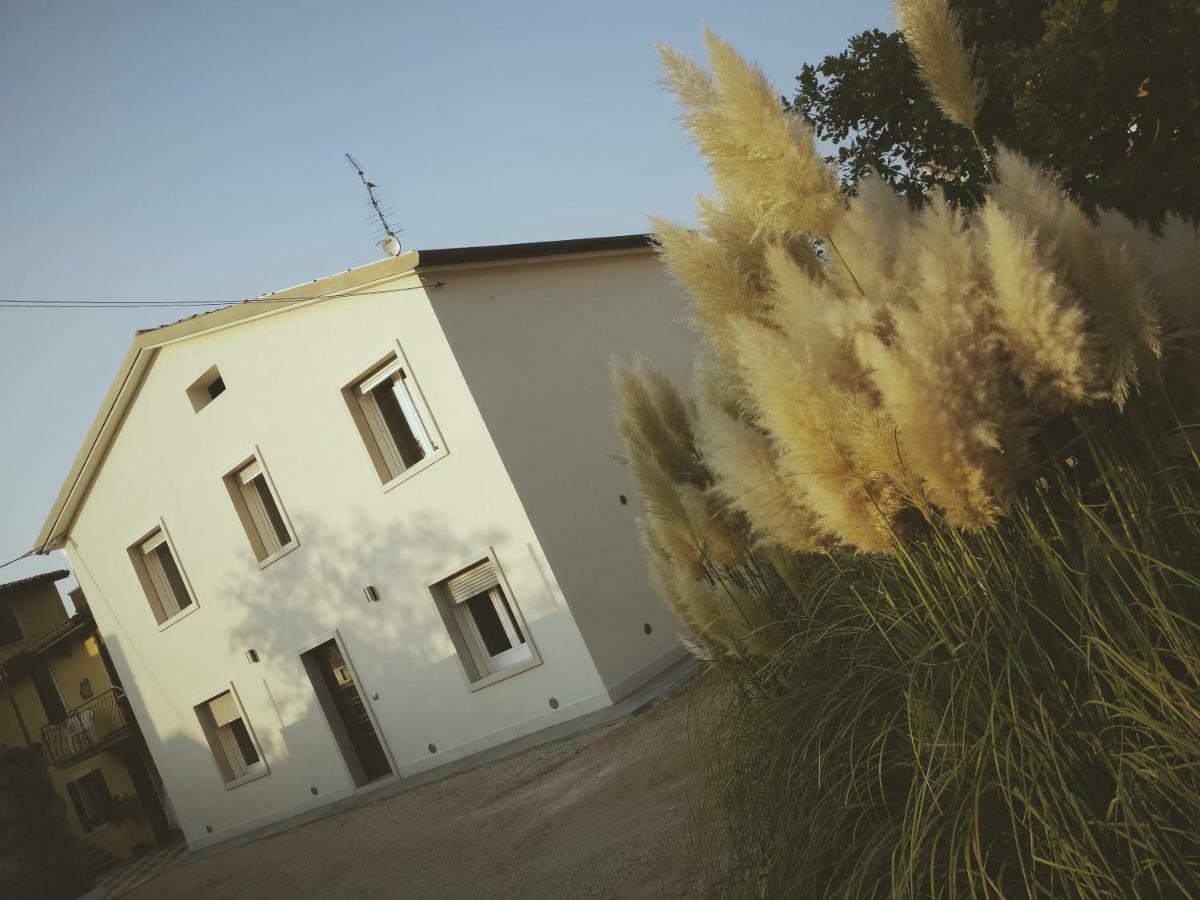 The White Building - Rooms Костермано Екстериор снимка