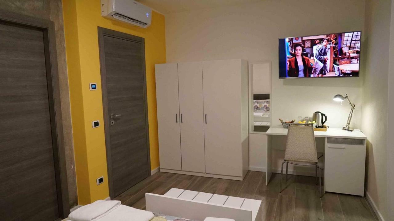 The White Building - Rooms Костермано Екстериор снимка