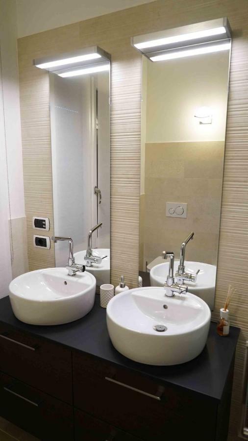 The White Building - Rooms Костермано Екстериор снимка